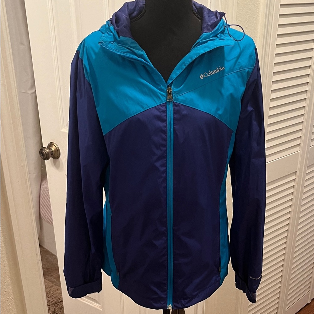 Columbia Women’s Two-Tone Blue Raincoat Windbreaker